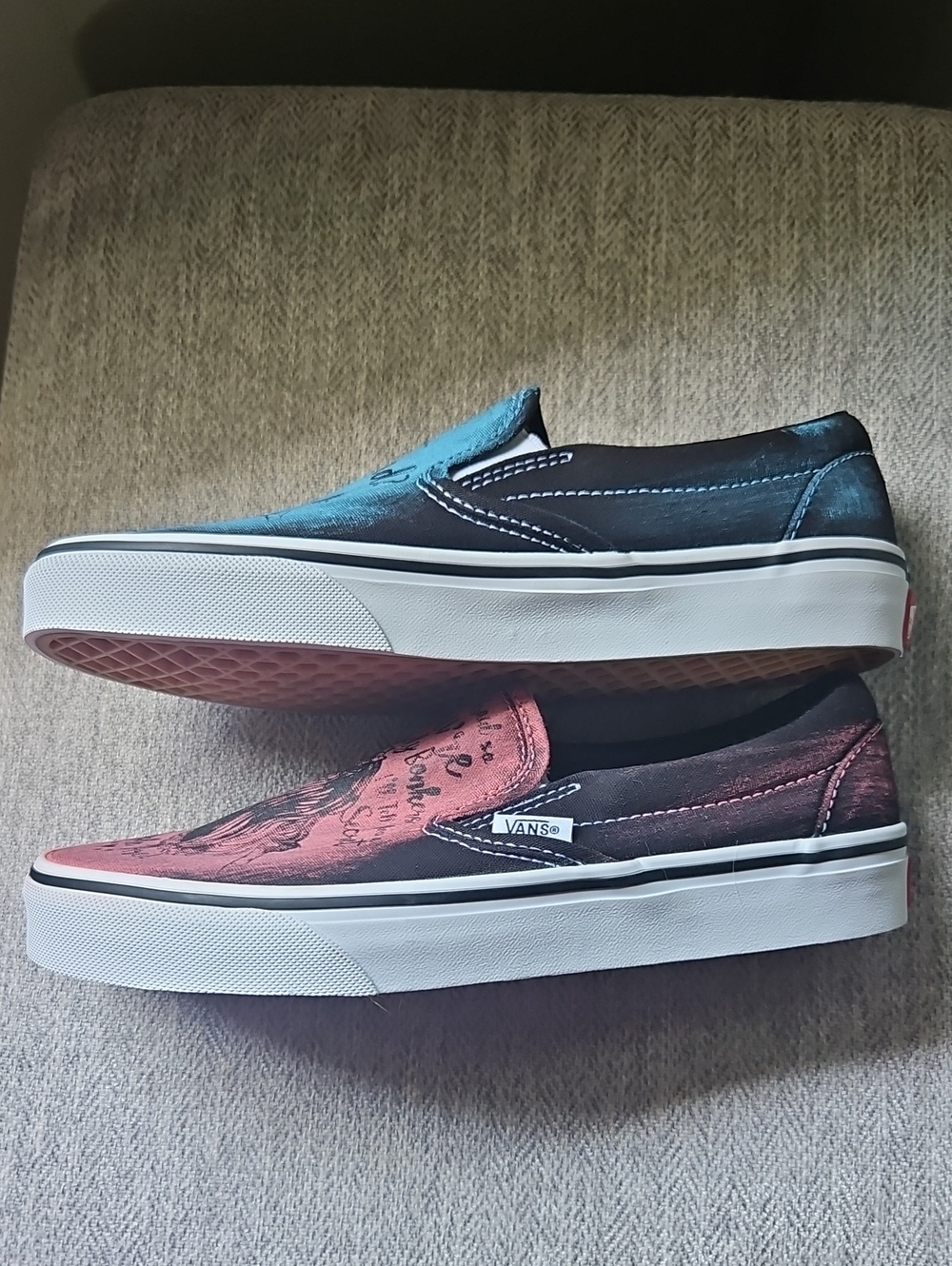 NWOT Vans Alice In Wonderland Slip-On Pair Blue & Red Canvas Sneakers 7W/5.5M - Picture 3 of 9